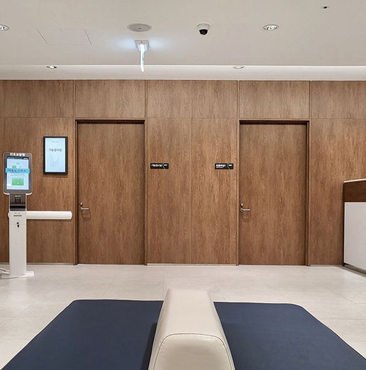 RM008 Real Metal Interior Film in a real interior setting